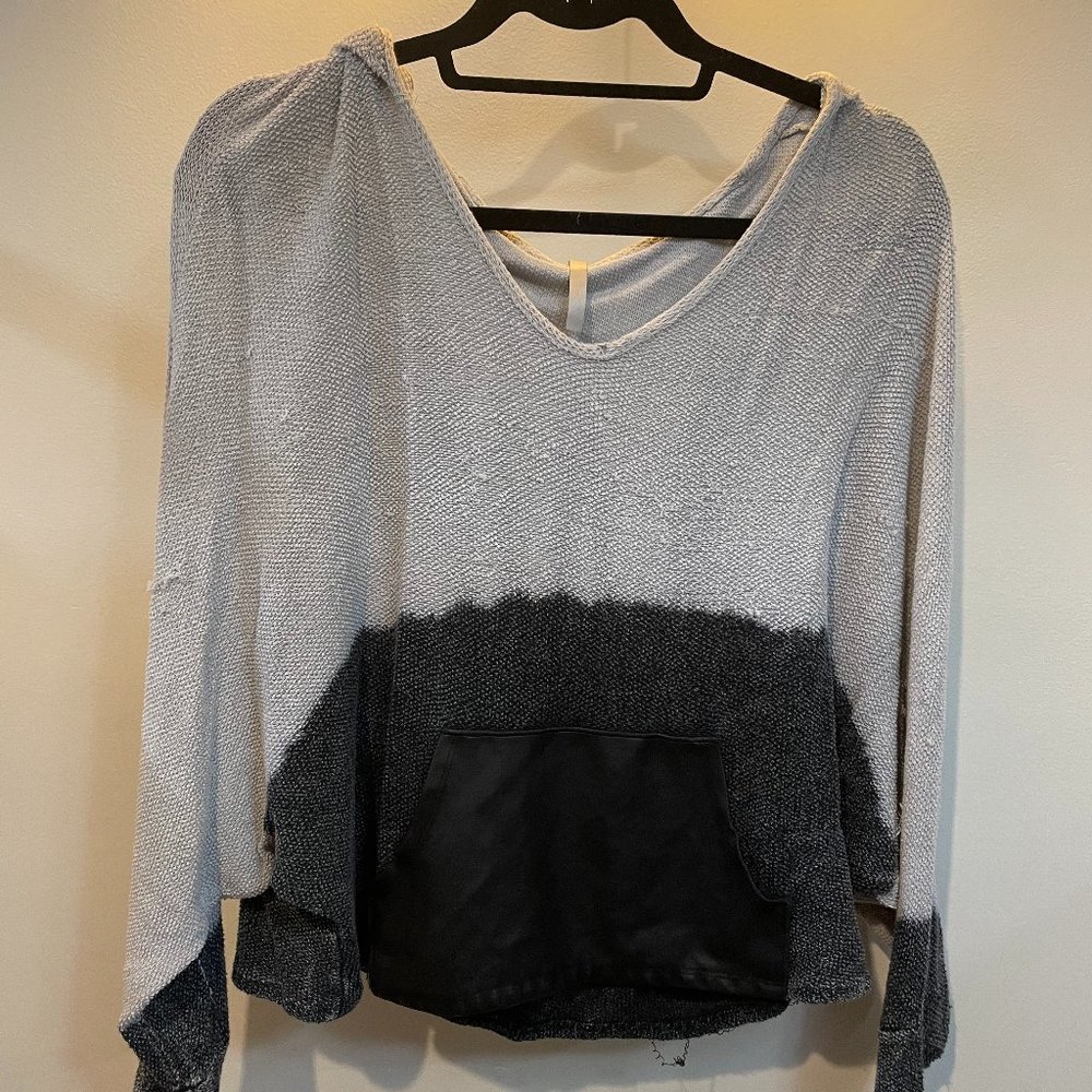 Dip-dyed Hooded Sweater with Leather Pocket